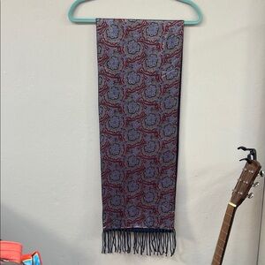 Elegant Men's Scarf with Intricate Pattern